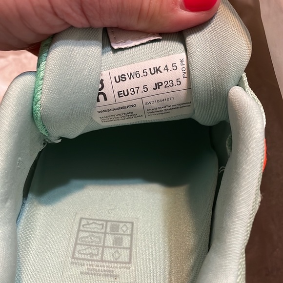 ON Running Cloudsurfer Women's 6.5 Creek White - Picture 4 of 9